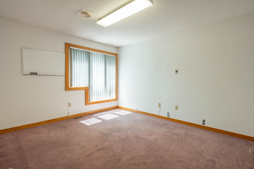 More Photos Of 74 Northeastern Blvd, Nashua Medical For Sale
