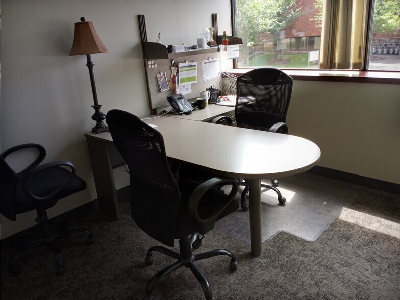 More Photos Of 325 Wood Rd, Braintree Office For Lease