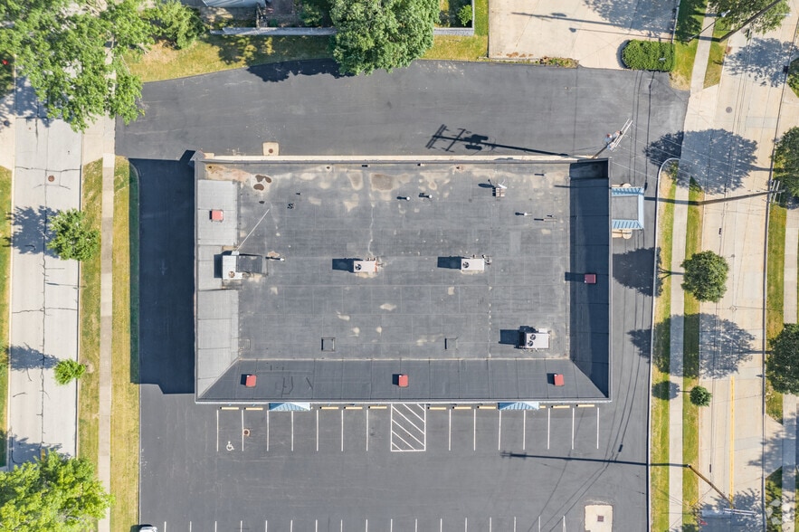 More Photos Of 5400-5404 Mayfield Rd, Lyndhurst Unknown For Lease