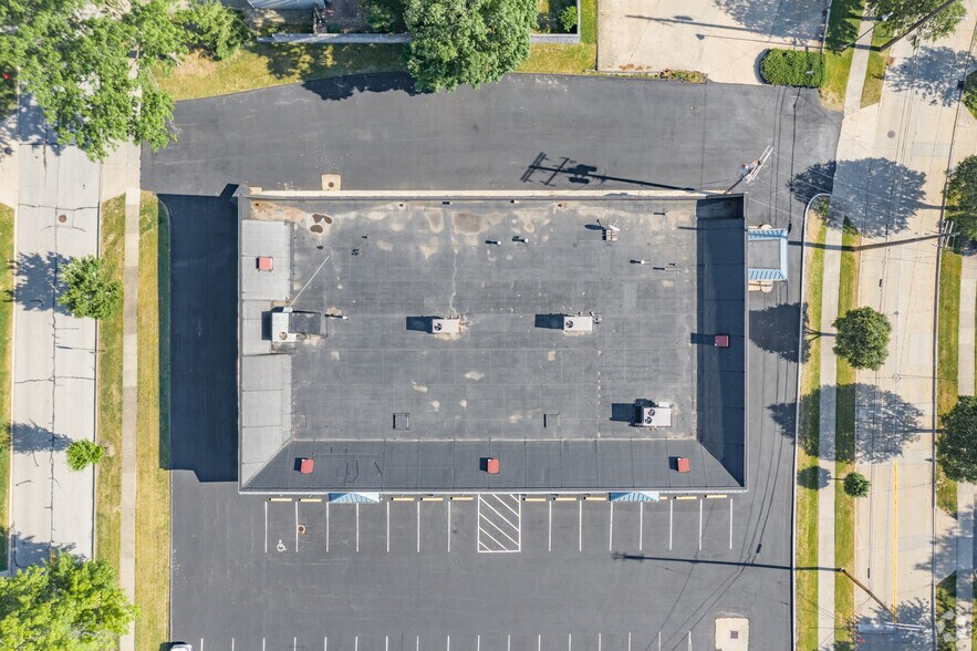 More Photos Of 5400-5404 Mayfield Rd, Lyndhurst General Retail For Lease