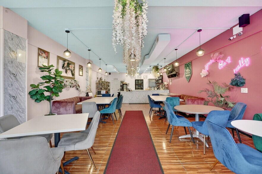 More Photos Of 159 SE 2nd Ave, Hillsboro Storefront For Sale