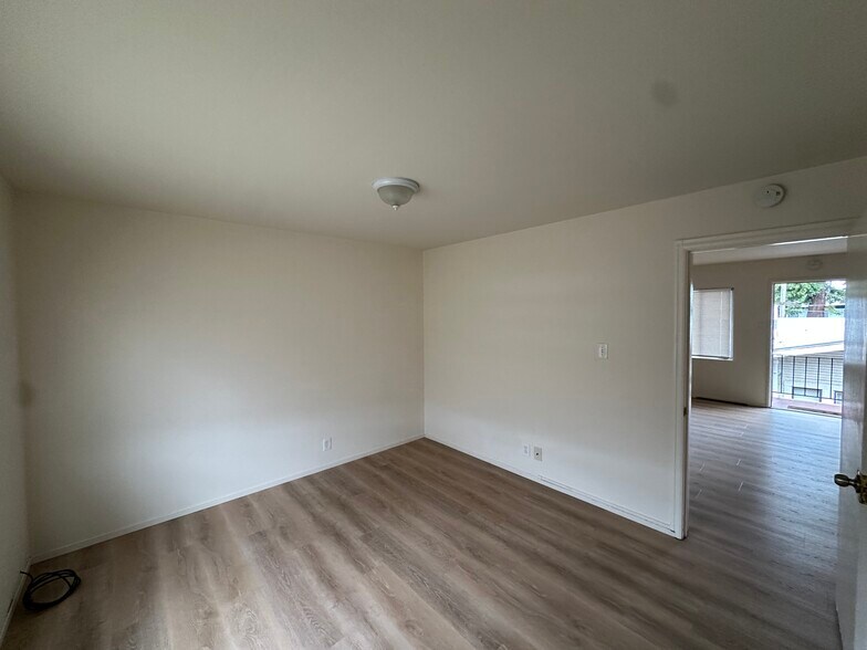 More Photos Of 2550 35th Ave, Oakland Apartments For Sale