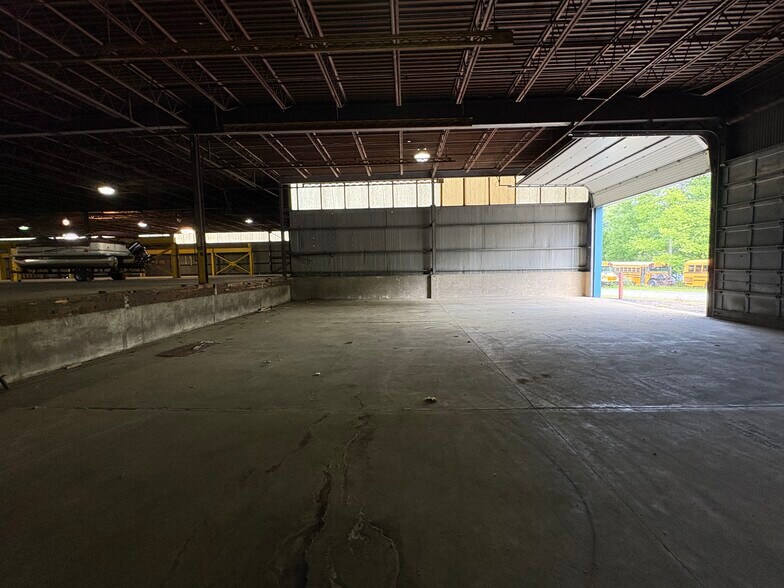 More Photos Of 1 Chicago Ave, Elizabeth Warehouse For Sale