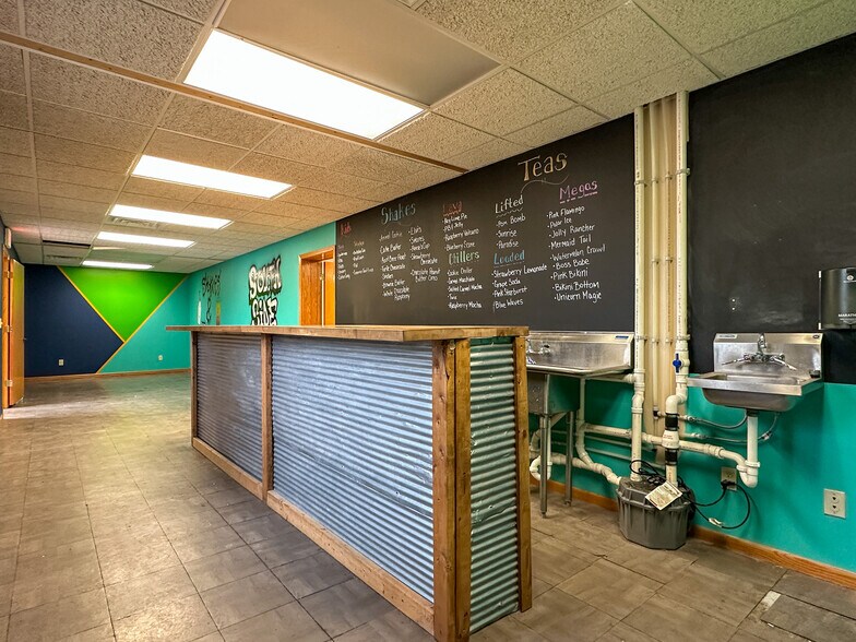 More Photos Of 233 S 8th St, Medford Office For Sale
