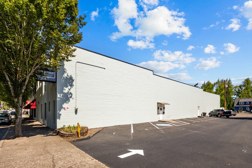 Primary Photo Of 920 Commercial St SE, Salem Restaurant For Sale
