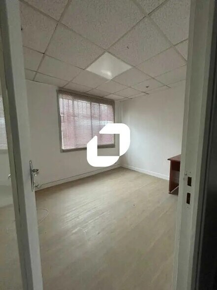More Photos Of 130 Rue Du Lieutenant Petit Leroy, Chevilly-Larue Office For Lease
