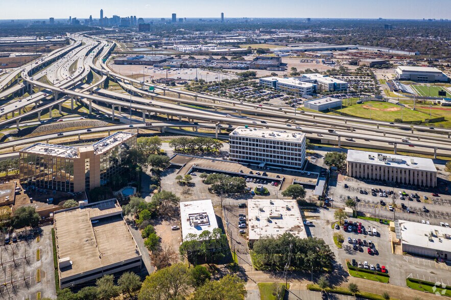More Photos Of 9800 Northwest Fwy, Houston Office For Lease
