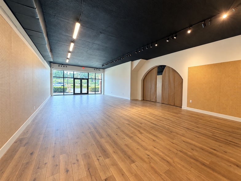 More Photos Of 1231 E New Haven Ave, Melbourne Restaurant For Lease