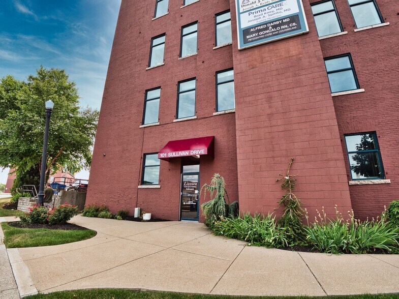 More Photos Of 101 Jeremiah V Sullivan Dr, Fall River Office For Lease