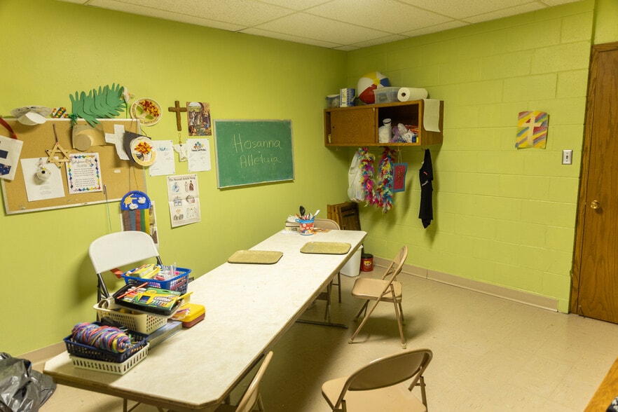 More Photos Of 381 H St, Hampton Religious Facility For Sale