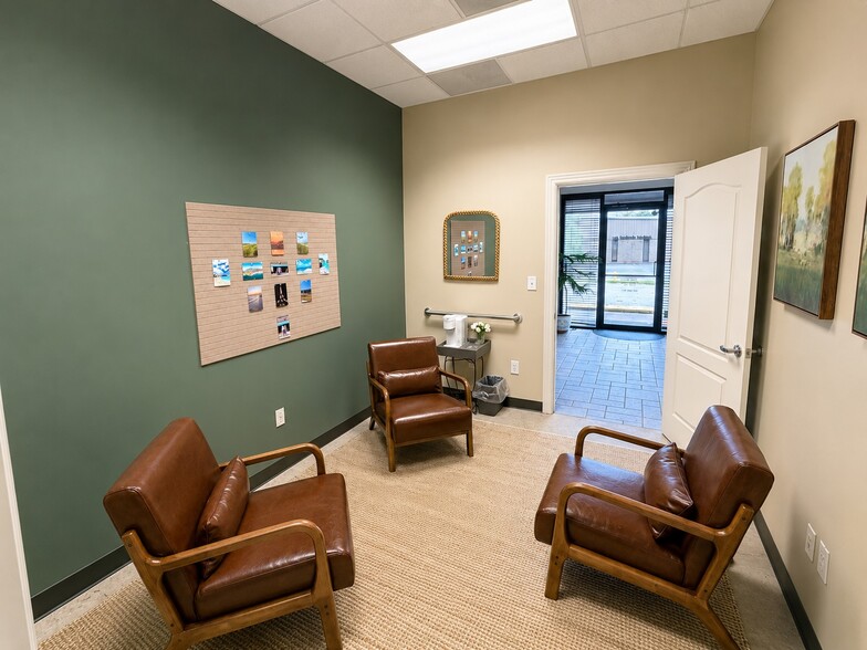 More Photos Of 2148 Pelham Pky, Pelham Office For Sale