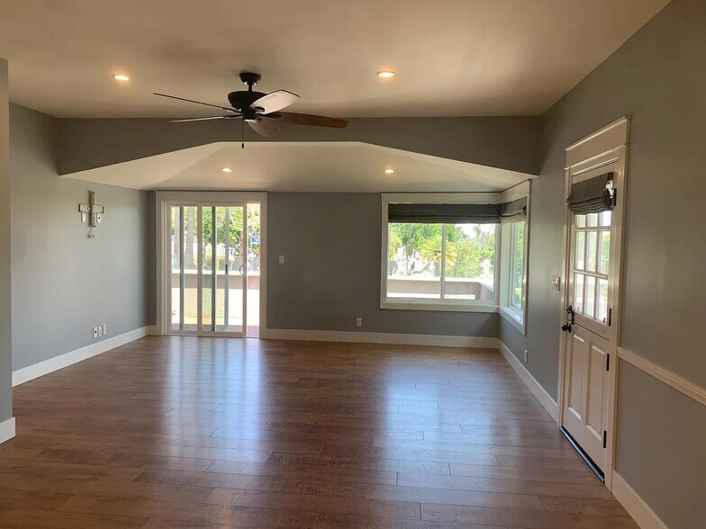 More Photos Of 1534 Manhattan Beach Blvd, Manhattan Beach Apartments For Sale