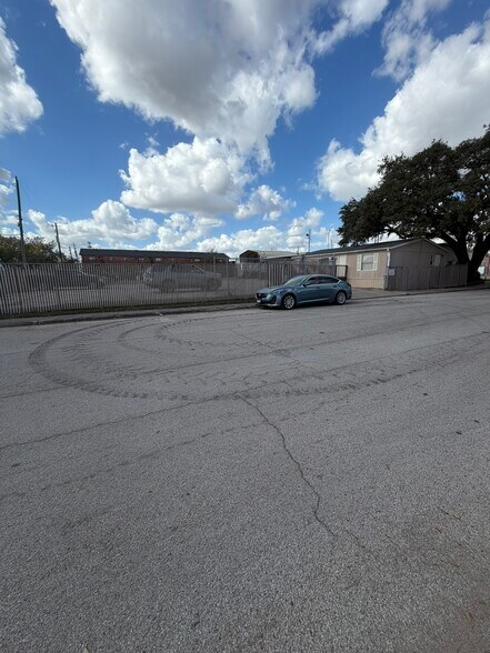 More Photos Of 1706 Clinton Dr, Galena Park Storefront Retail Office For Sale