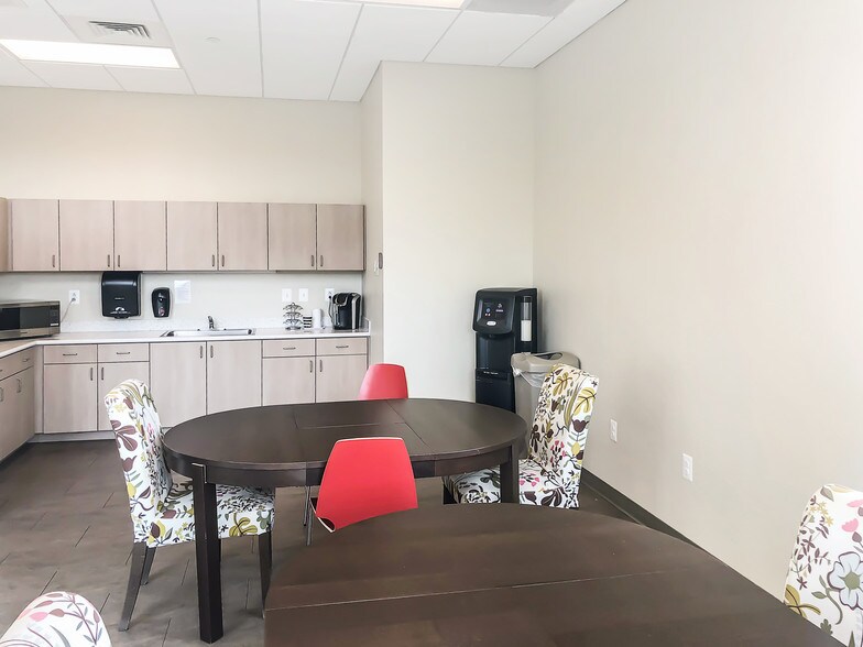 More Photos Of 43635 Greenway Corporate Dr, Ashburn Schools For Lease