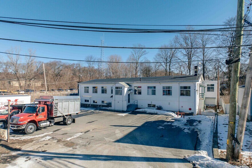 More Photos Of 25 Summer Ave, Waltham Manufacturing For Lease