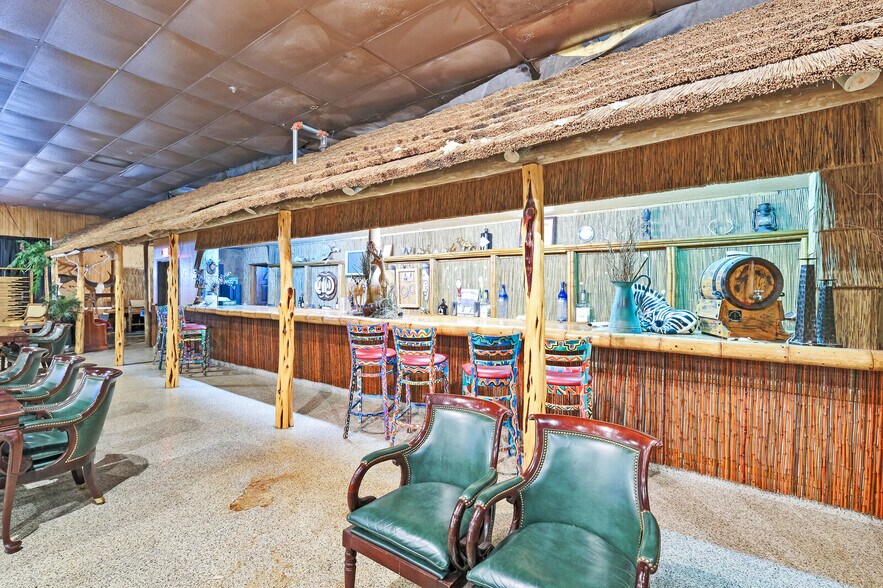 More Photos Of 4351 NE 12th Ter, Oakland Park Restaurant For Lease