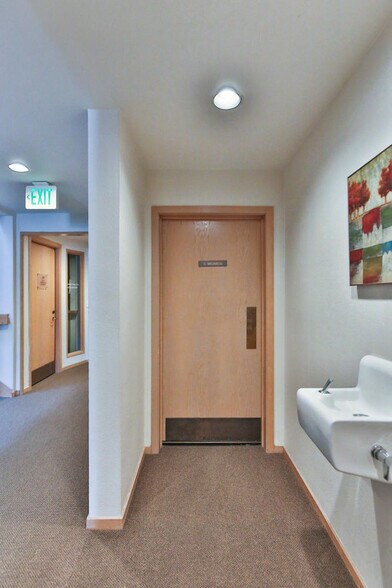 More Photos Of 14670 NE 8th St, Bellevue Medical For Lease
