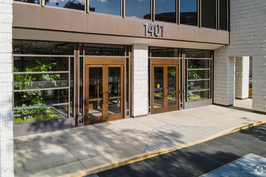 More Photos Of 1401 S Clark St, Arlington Office For Lease