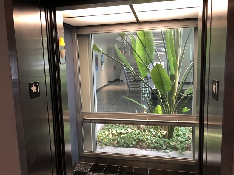 More Photos Of 5295 Hollister St, Houston Office For Sale