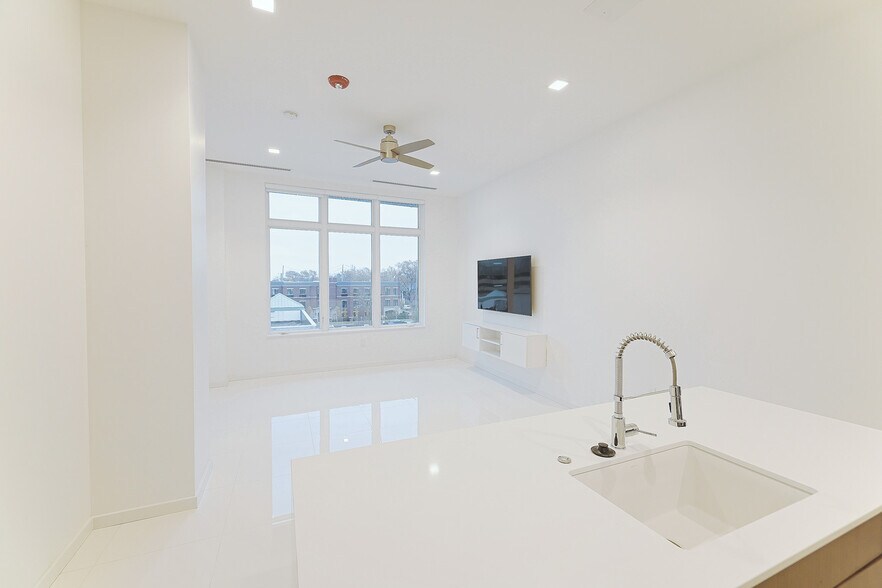 More Photos Of 400 S Old Woodward Ave, Birmingham Apartments For Sale