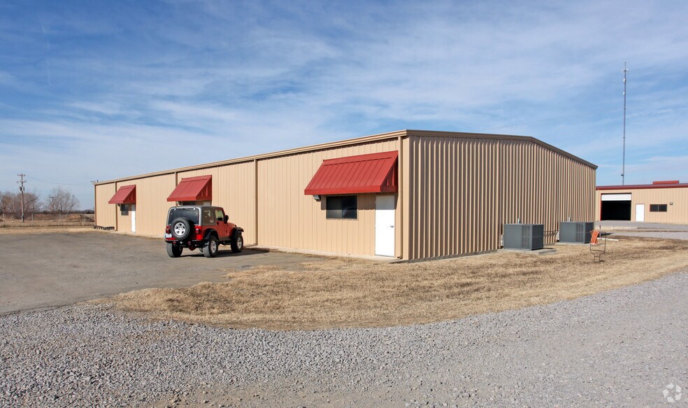 More Photos Of 408 S Kinnick Rd, Stillwater Warehouse For Lease