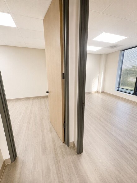 More Photos Of 17115 Red Oak Dr, Houston Medical For Sale