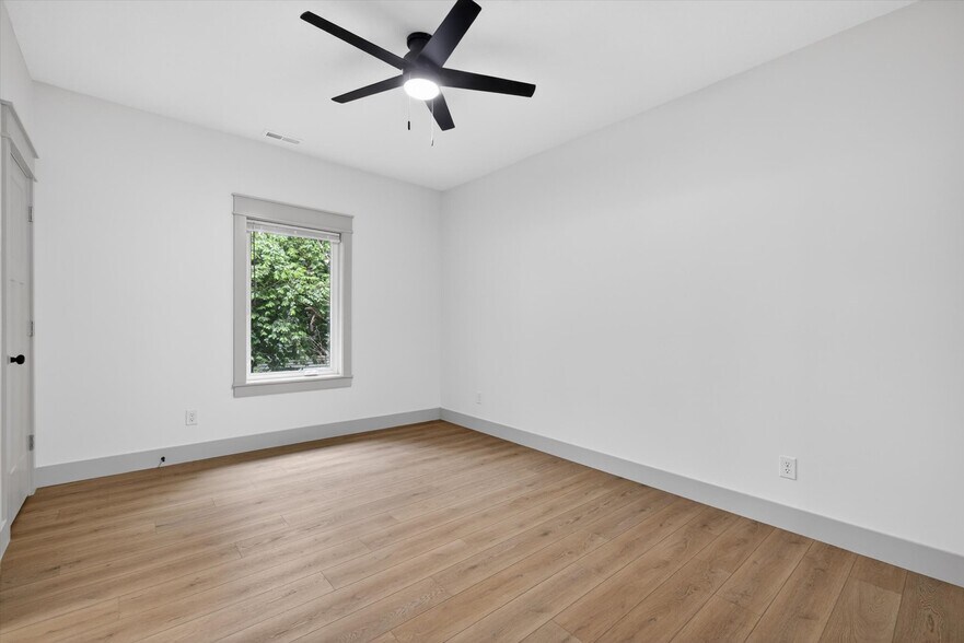 More Photos Of 326 N Jefferson St, Bloomington Apartments For Sale
