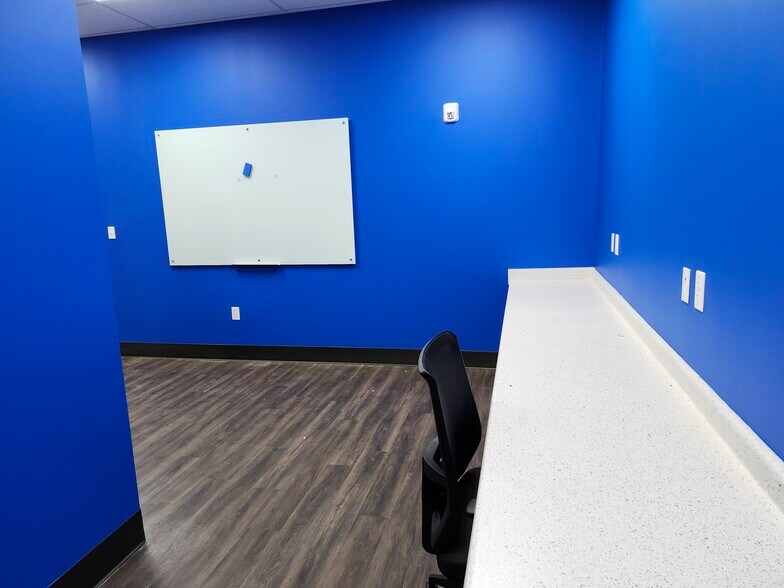 More Photos Of 528 Sunbury Rd, Midway Warehouse For Lease