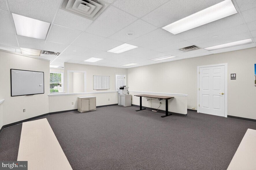 More Photos Of 7119 Salem Fields Blvd, Fredericksburg Office For Lease