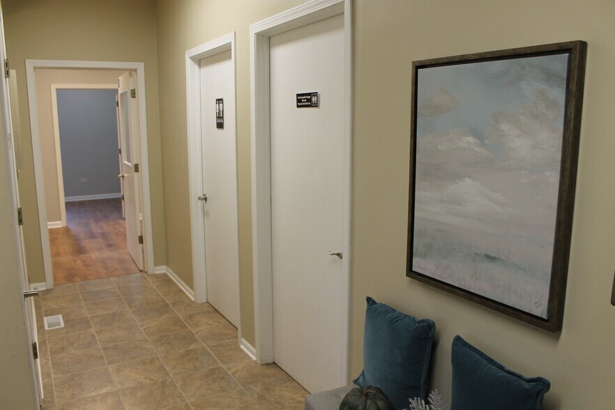 More Photos Of 410 E State St, Geneva Office For Lease