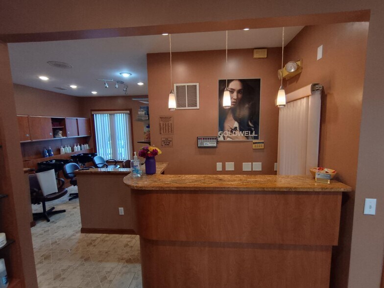 More Photos Of 25 Hamilton St, Saugus Storefront Retail Residential For Lease