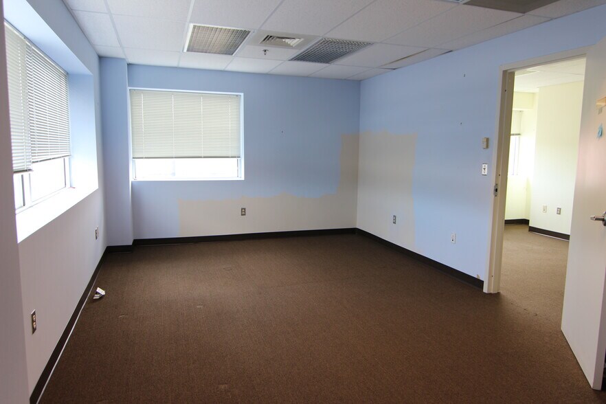 More Photos Of 1933 Montana Ave NE, Washington Warehouse For Sale