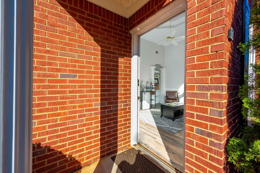 More Photos Of 500 Sun Valley Dr, Roswell Medical For Lease