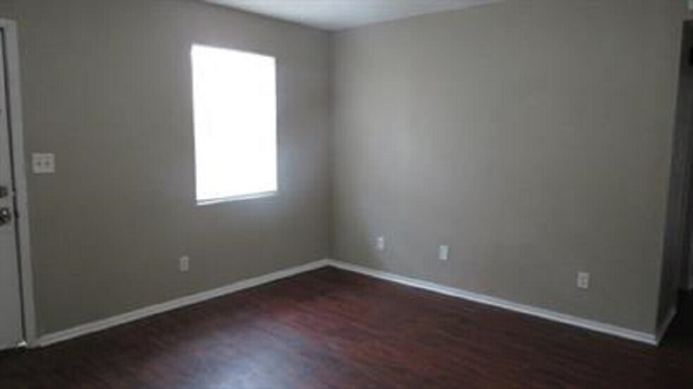 More Photos Of 1301 Pine St, Texarkana Apartments For Sale