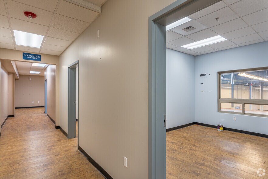 More Photos Of 400 SE Fairmount Dr, Pullman Department Store For Sale