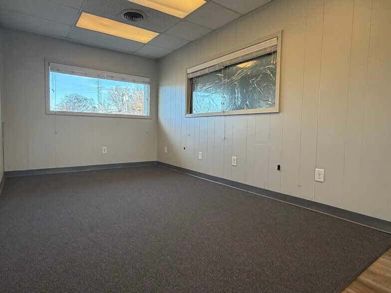 More Photos Of 239 James St, Gallatin Industrial For Sale