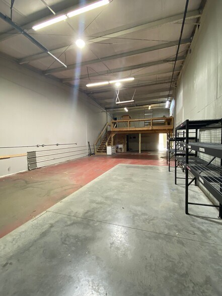More Photos Of 195 Omohundro Pl, Nashville Warehouse For Lease