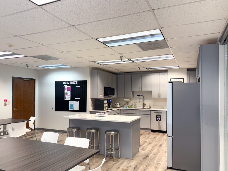 More Photos Of 1345 River Bend Dr, Dallas Office For Lease