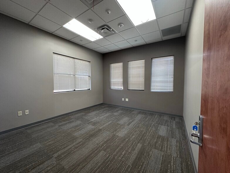 More Photos Of 2439 Monarch Dr, Laredo Office For Lease