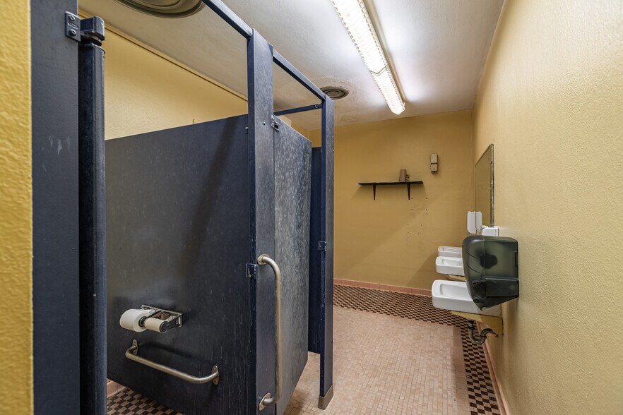 More Photos Of W7908 County Road Z, Onalaska Manufacturing For Sale