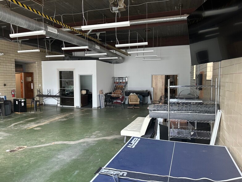 More Photos Of 2136 Remount Rd, Charlotte Loft Creative Space For Lease