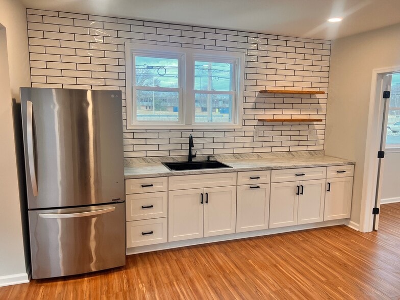 More Photos Of 2111 Ogletown Rd, Newark Warehouse For Sale