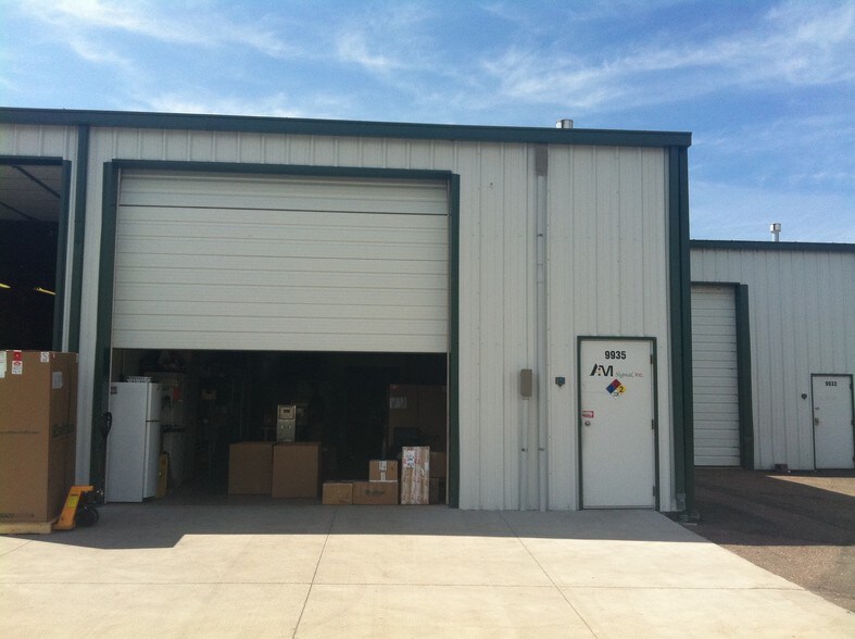 More Photos Of 9933-9961 Titan Park Cir, Littleton Distribution For Lease