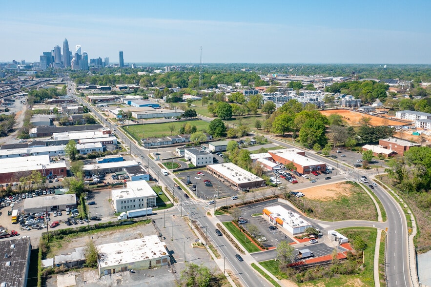 More Photos Of 127 W 28th St, Charlotte Warehouse For Lease