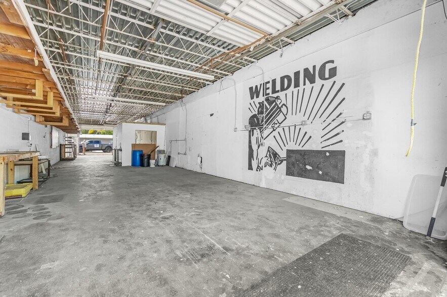 More Photos Of 201-215 SW 21st St, Fort Lauderdale Warehouse For Lease
