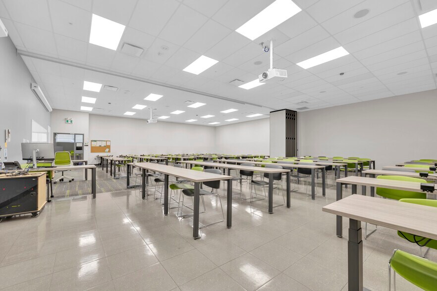 More Photos Of 1 Riverside Dr W, Windsor Office For Lease