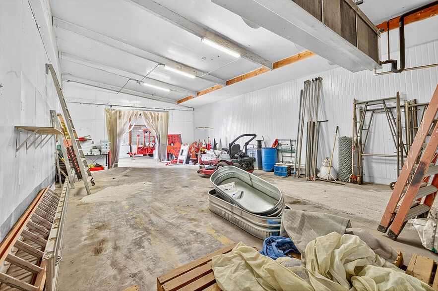 More Photos Of 81500 Industrial Pl, Indio Warehouse For Sale