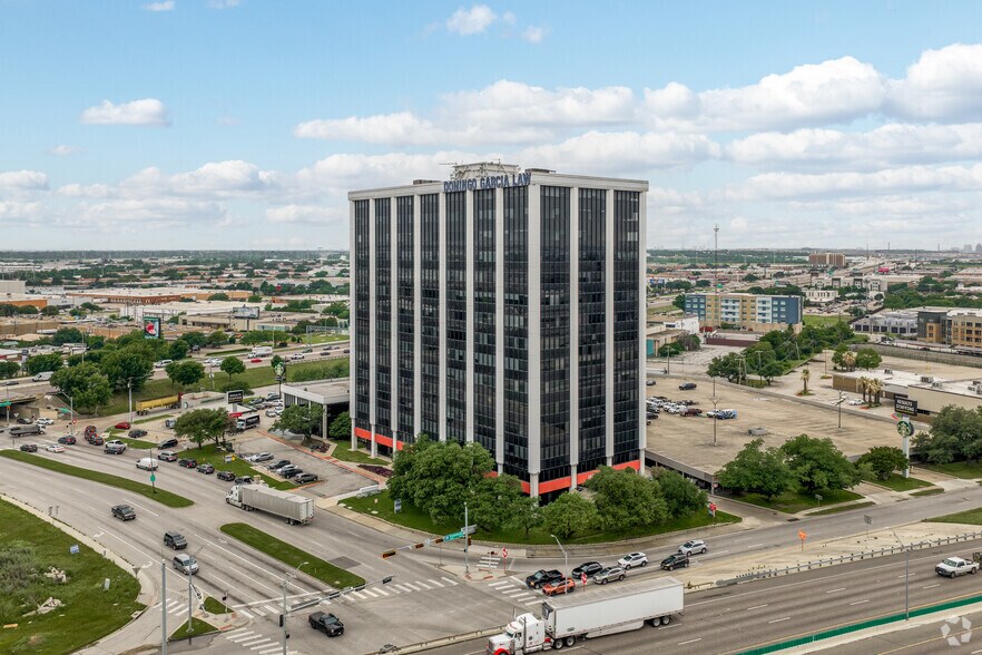 More Photos Of 1111 W Mockingbird Ln, Dallas Office For Sale