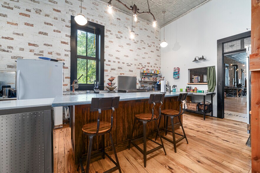More Photos Of 411 E Front Ave, Chester Hospitality For Sale