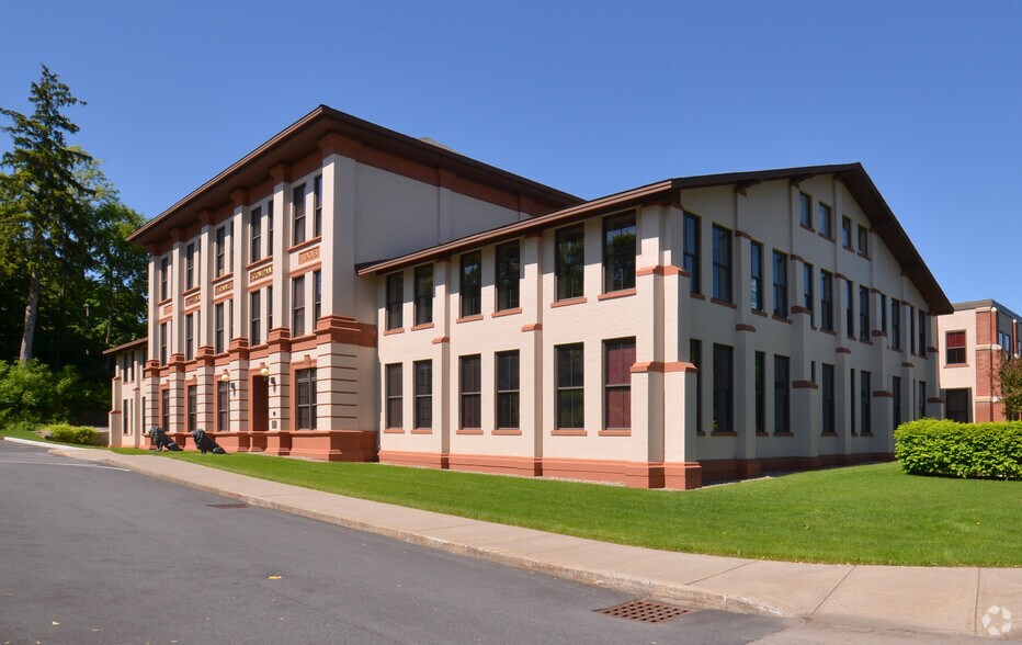 More Photos Of 125 High Rock Ave, Saratoga Springs Office For Sale